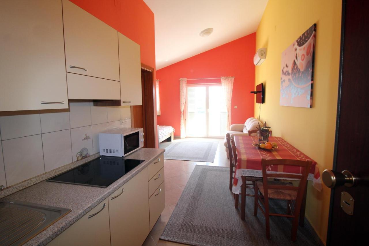 Studio Apartment Aniko Premantura Exterior foto